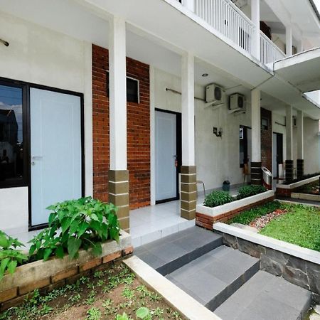 RedDoorz near Moro Mall Purwokerto Buitenkant foto