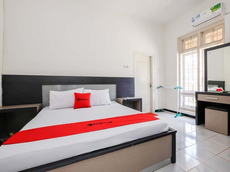RedDoorz near Moro Mall Purwokerto Buitenkant foto