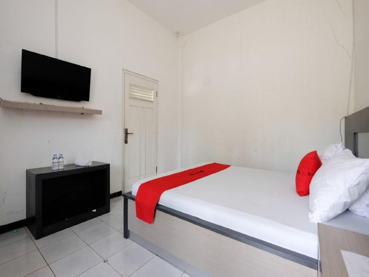 RedDoorz near Moro Mall Purwokerto Buitenkant foto