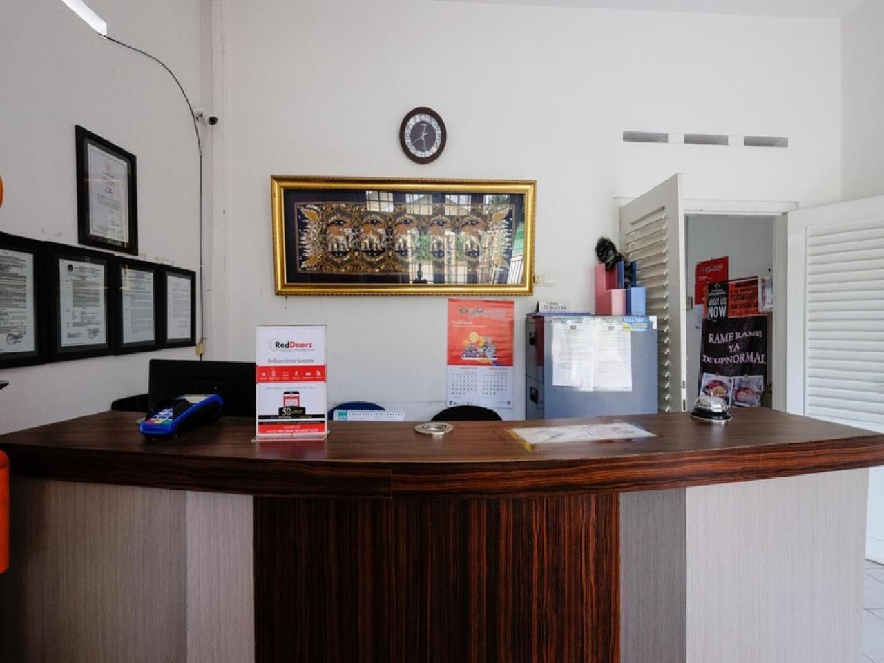 RedDoorz near Moro Mall Purwokerto Buitenkant foto