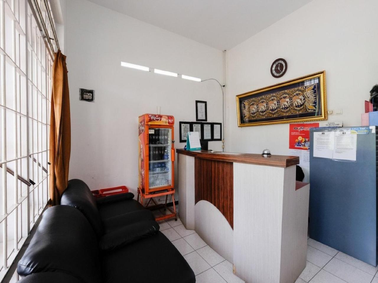 RedDoorz near Moro Mall Purwokerto Buitenkant foto