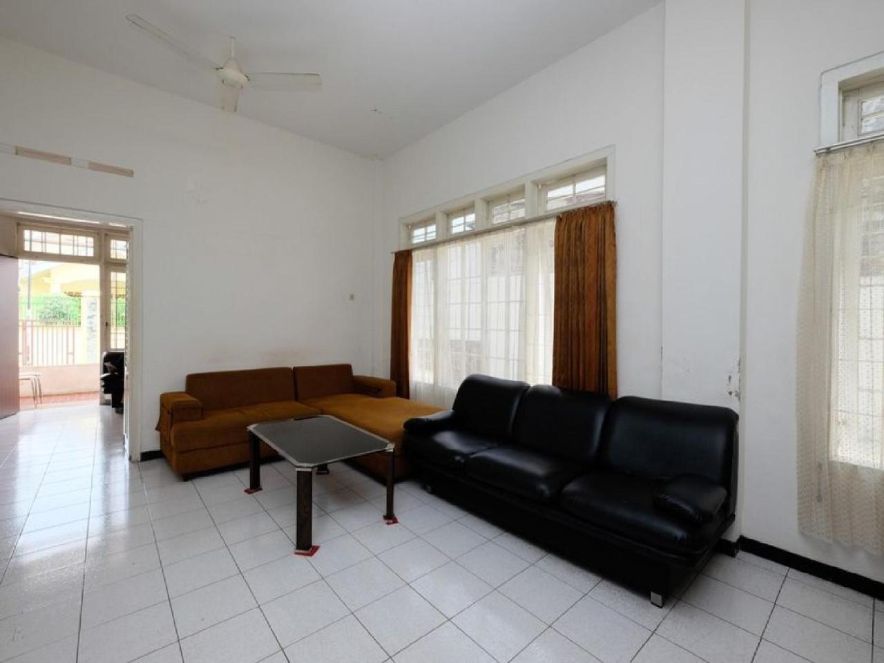 RedDoorz near Moro Mall Purwokerto Buitenkant foto